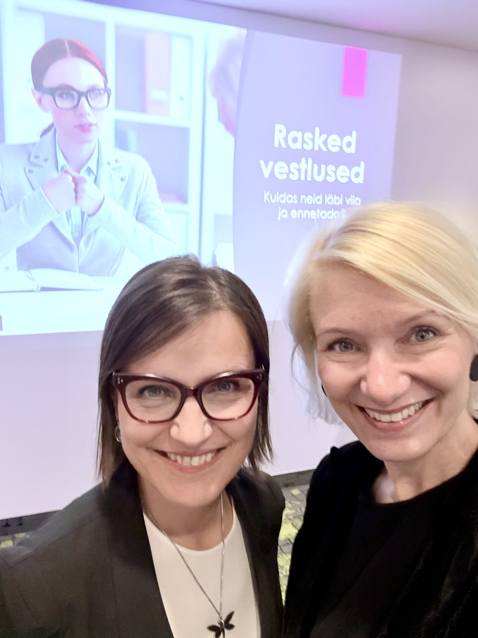 Merit Miller ja Anneli Ohvril raskete vestluste koolitusel
